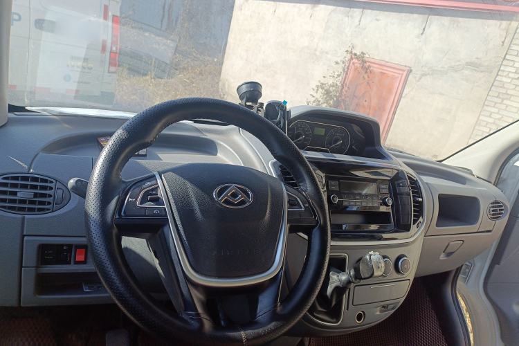 Used SAIC MAXUS Xintu V80 2023 2.0T AMT Classic City Distribution King Short Wheelbase Mid-Roof 3-Seater