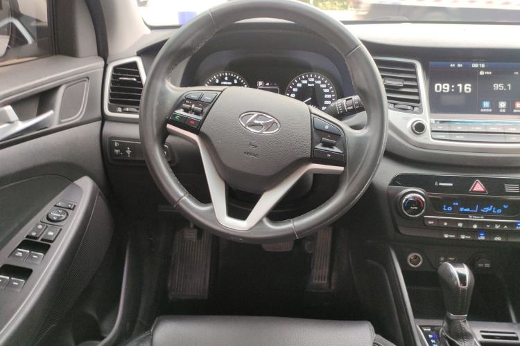 Used Hyundai Tucson 2018 1.6T Dual-Clutch Two-Wheel Drive 15th Anniversary Special Edition Steering Wheel