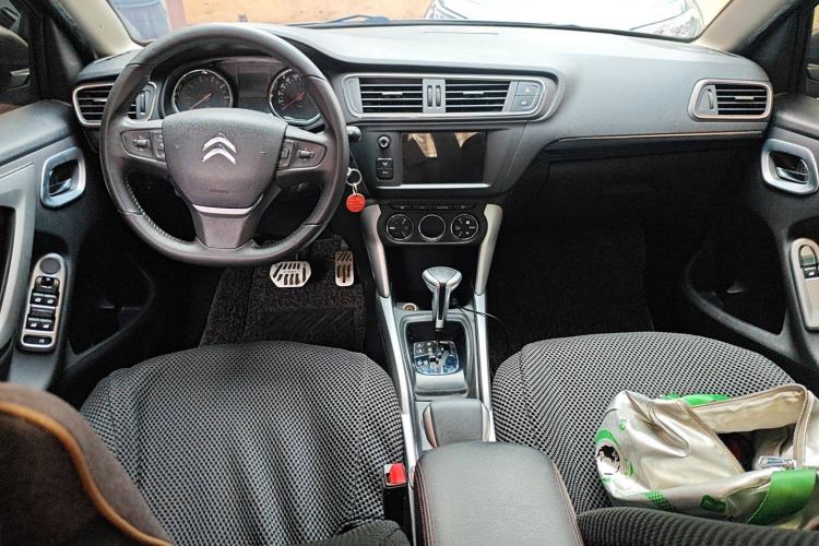 Used Citroen C3-XR 2015 1.6THP Automatic Pioneer Model Center Console