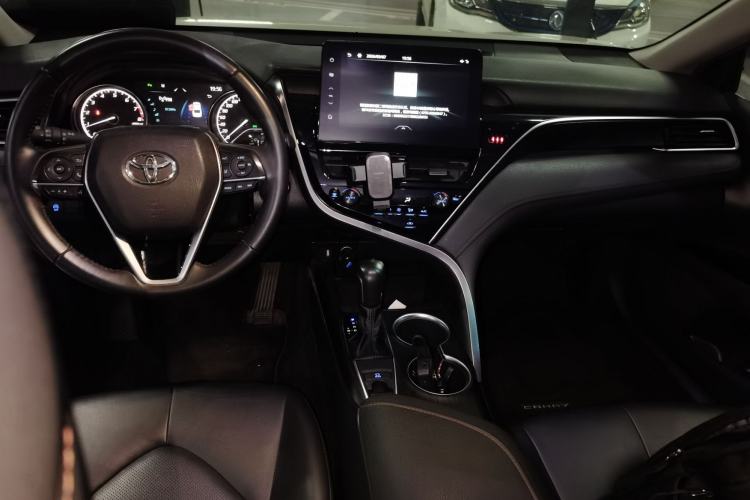 Used Toyota Camry 2021 2.0G Luxury Edition
