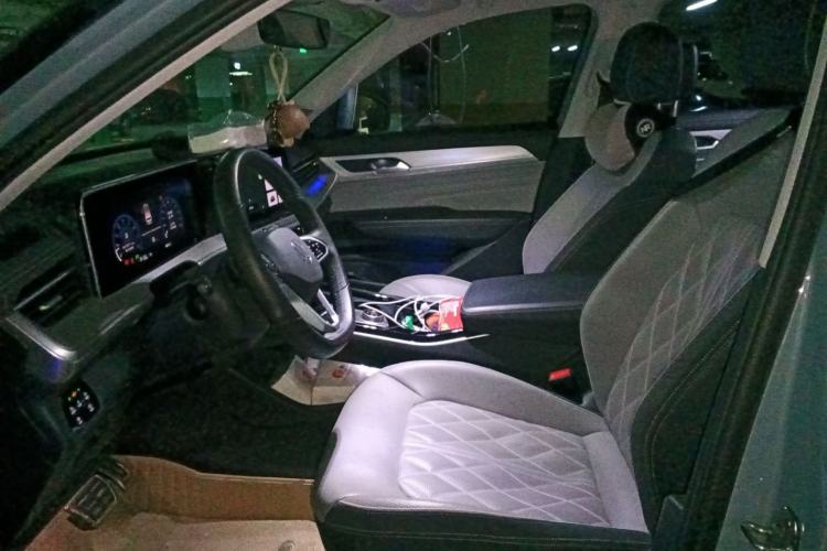 Used Volkswagen Tavendor 2023 380TSI All-Wheel Drive R-Line Journey Edition
