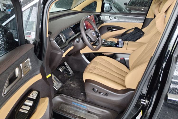 Used Denza D9 2025 DM-i Intelligent Drive 1020 Four-Wheel Drive Prestige Model Driver Seat