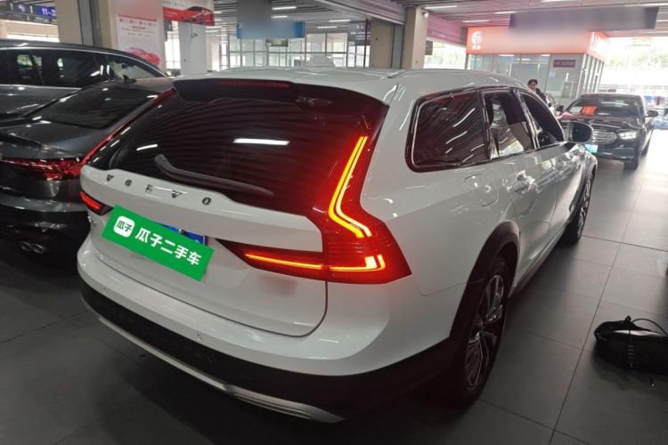Used Volvo V90 2023 Cross Country B5 AWD Smart Range Edition
