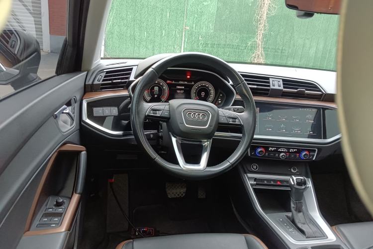 Used Audi Q3 2022 35 TFSI Fashionable and Elegant Model Steering Wheel