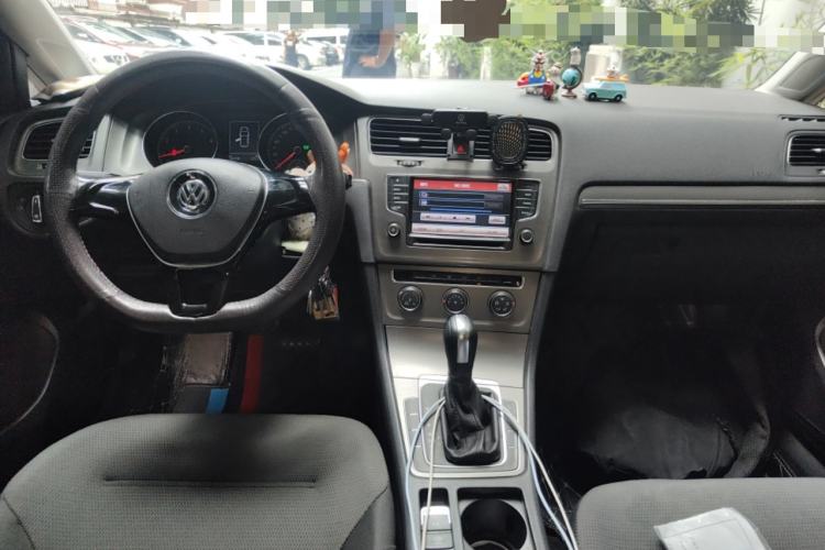 Used Volkswagen Golf 2015 1.4TSI Automatic Comfort Model Center Console