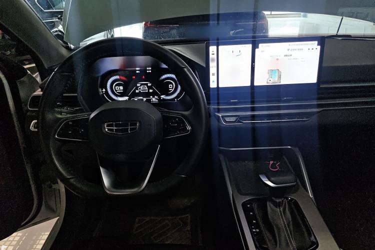 Used Geely Auto Emgrand 2023 4th Generation Champion Edition 1.5L CVT Prestige Model Center Console