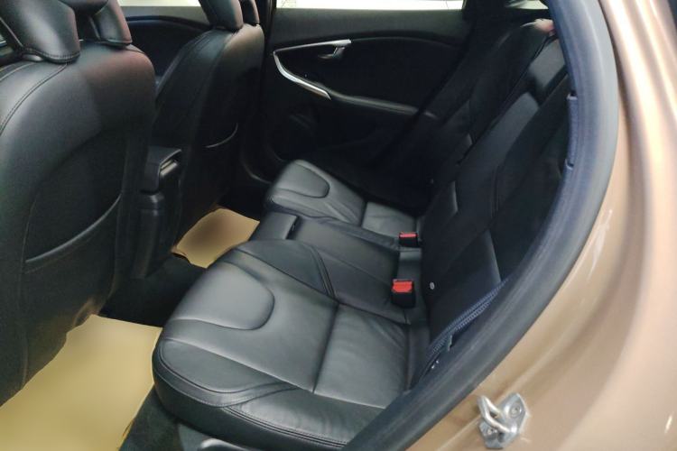 Used Volvo V40 2014 2.0T Zhiya Edition Left Rear Seat