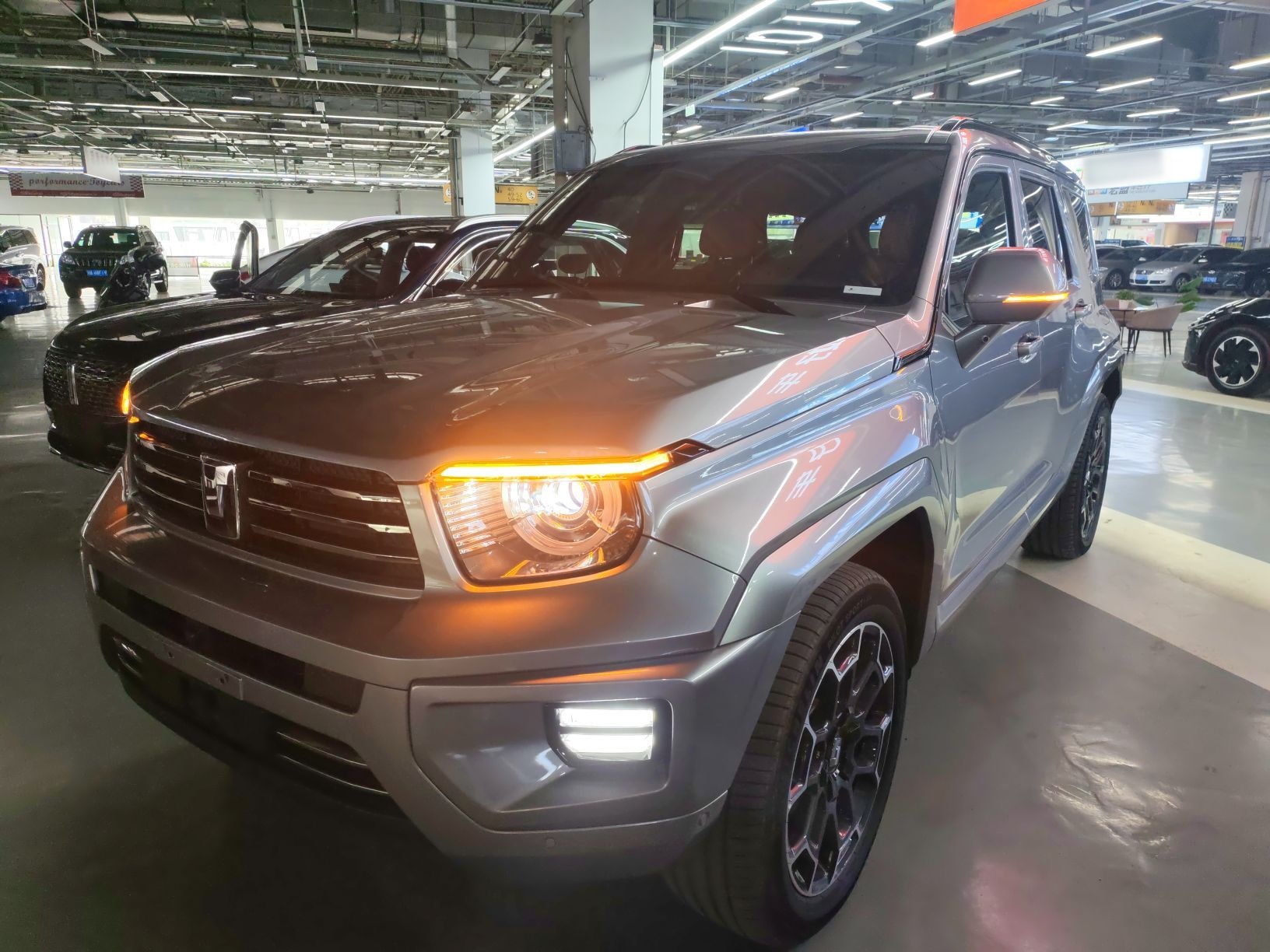 Под передней частью автомобиля