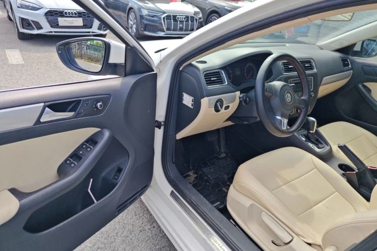 Used Volkswagen Sagitar 2014 1.6L Automatic Comfort Model Driver Seat