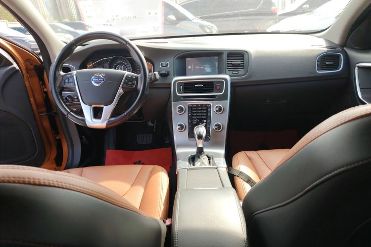 Used Volvo S60 2014 S60L 2.0T Zhiyuan Edition
