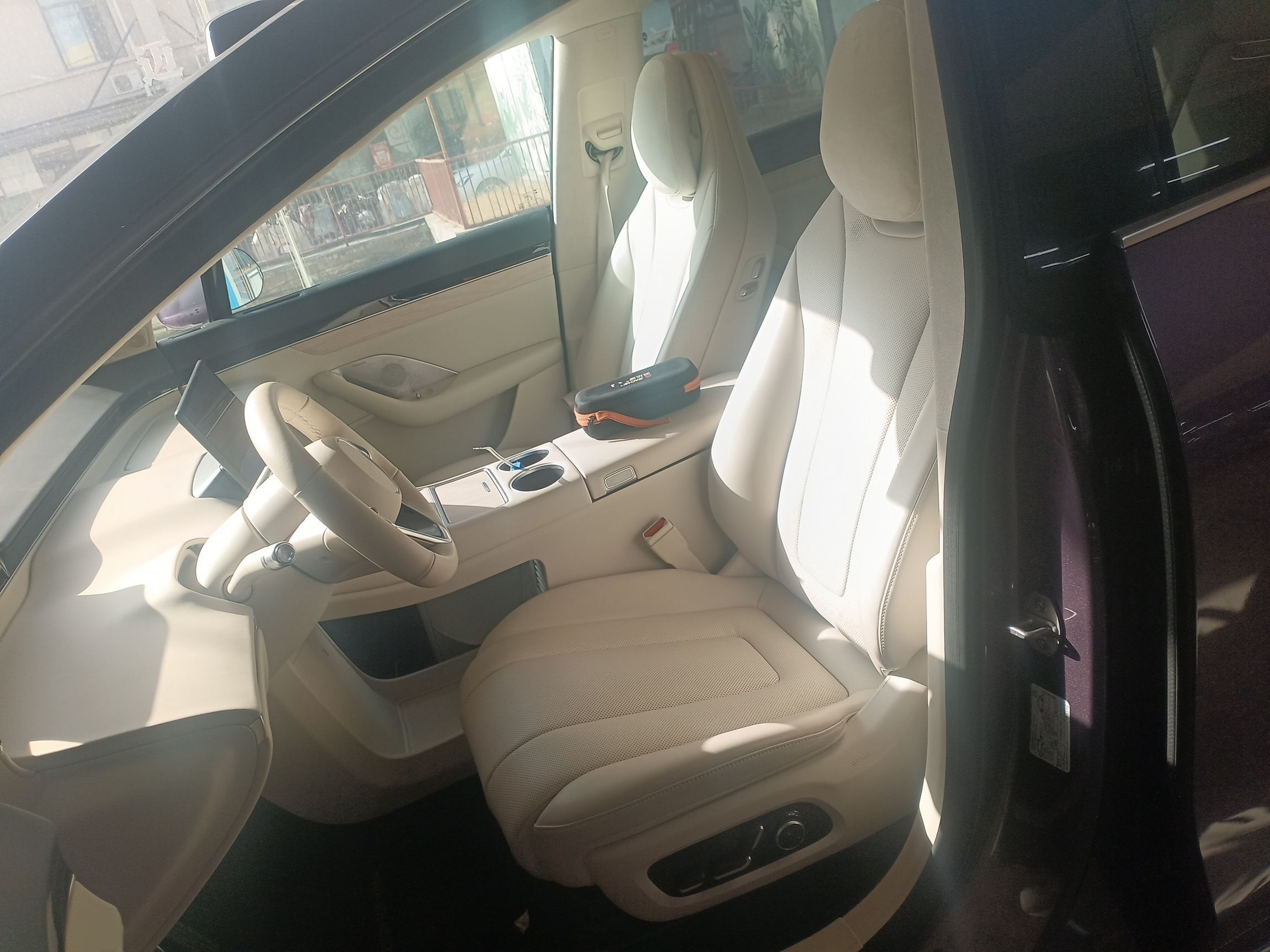 Переднее сиденье в автомобиле