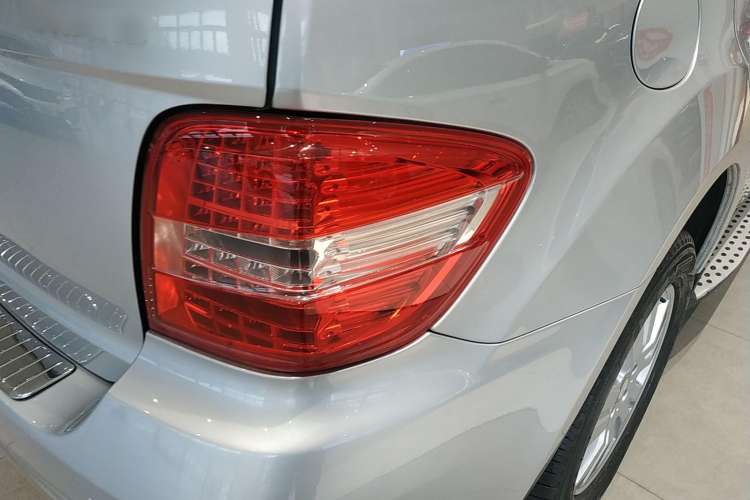 Used Mercedes-Benz M-Class 2010 ML 300 4MATIC