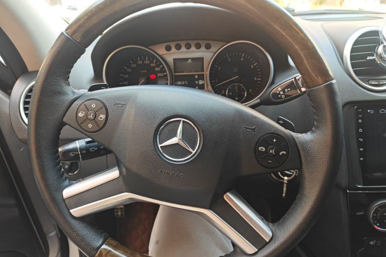 Used Mercedes-Benz M-Class 2010 ML 300 4MATIC Steering Wheel