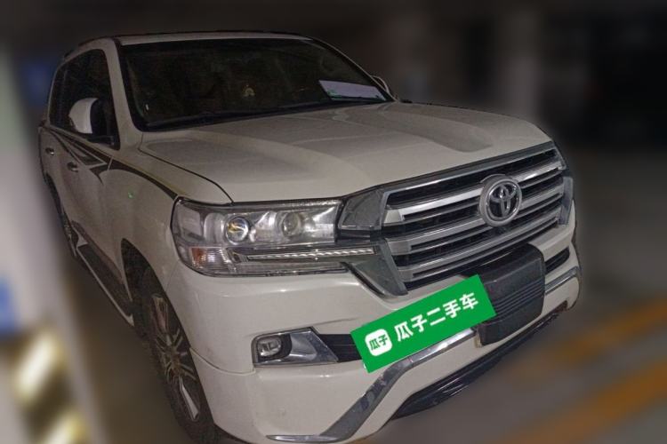 Used Toyota Land Cruiser 2018 4.0 GX-R Eight Cylinders No Winch Outboard Mount Middle East
