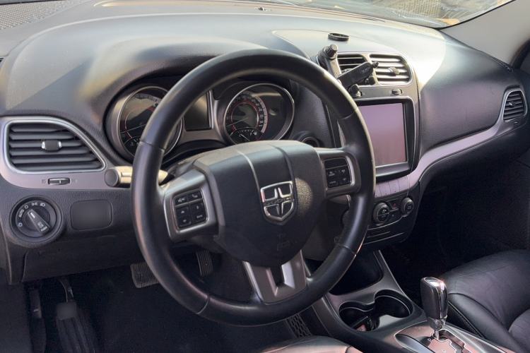 Used Dodge Journey 2015 2.0TD Four-Wheel Drive Luxury Edition Interior 6