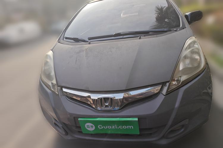 Used Honda Fit 2011 1.5L manual luxury version
