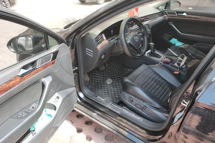 Used Volkswagen Magotan 2017 330TSI DSG Luxury Model Interior 3