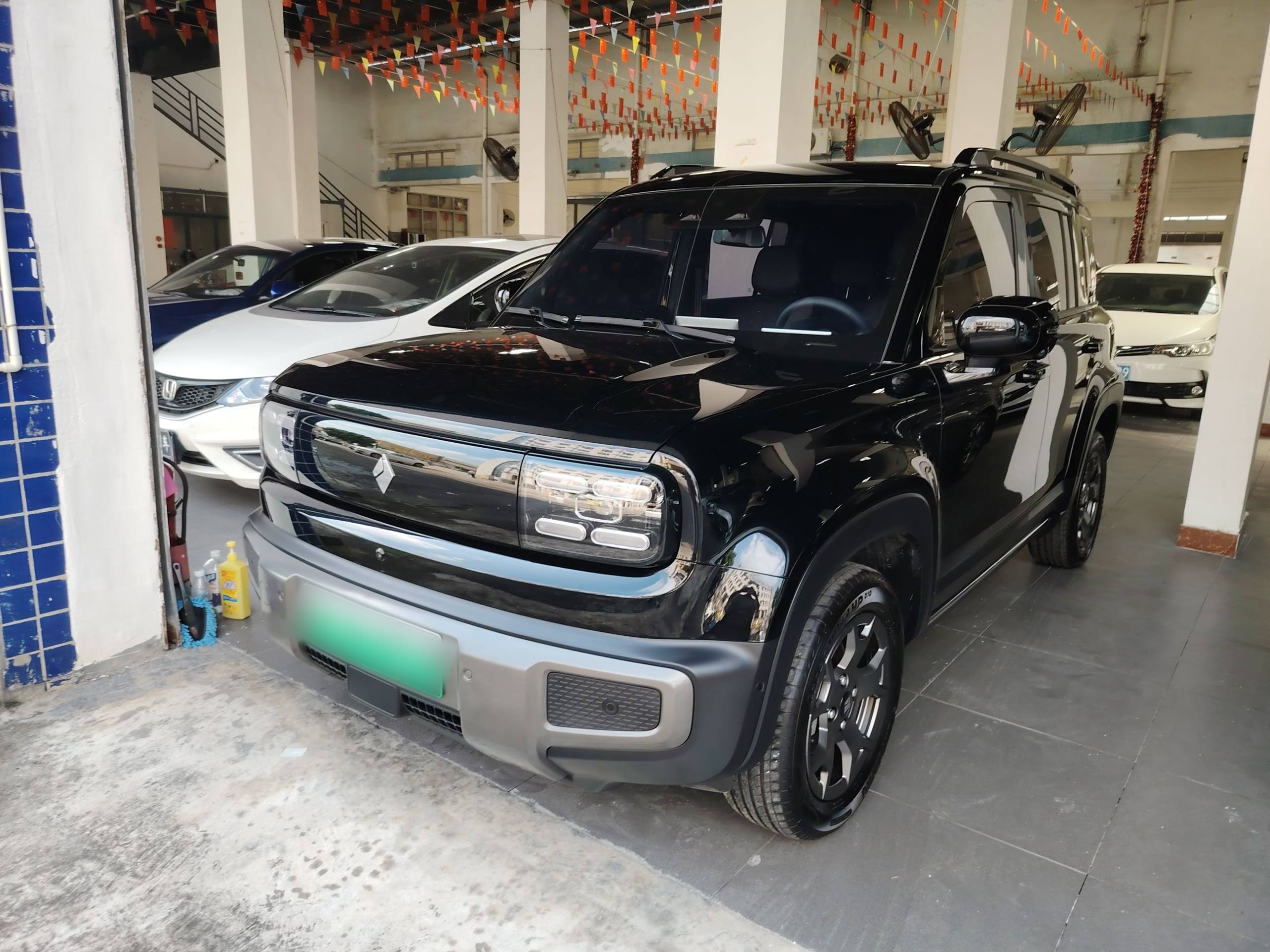 Под передней частью автомобиля