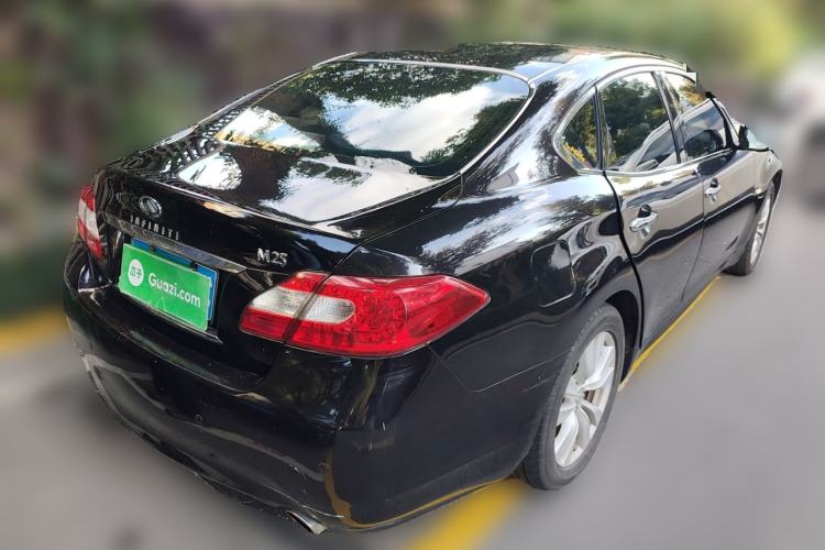 Used Infiniti M Series 2011 M25 Luxury Model
