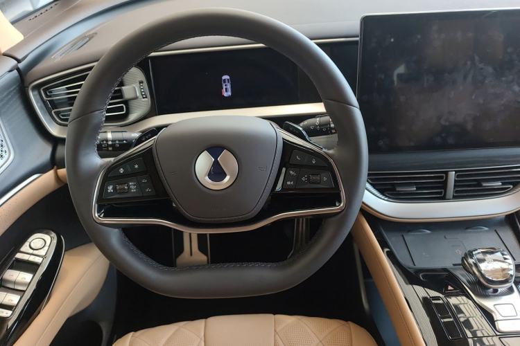 Used Denza D9 2025 DM-i Intelligent Drive 1020 Four-Wheel Drive Flagship Model Steering Wheel