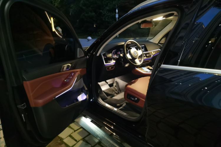 Used BMW X5 2022 xDrive 30Li Luxury M Sport Package
