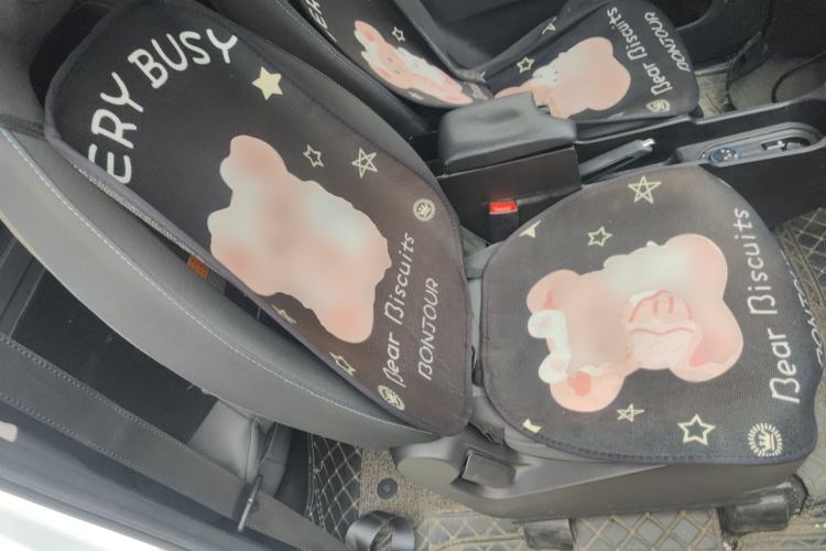 Used Wuling Hongguang MINIEV 2021 Macaron Sandwich Model 120 km Lithium Iron Phosphate Right Front Seat