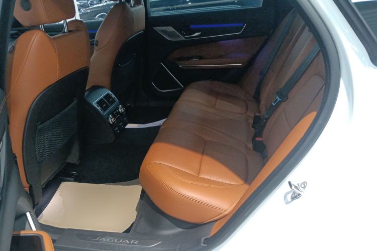 Used Jaguar XFL 2024 2.0T P300 Four-Wheel Drive Flagship Sport Gold Edition
