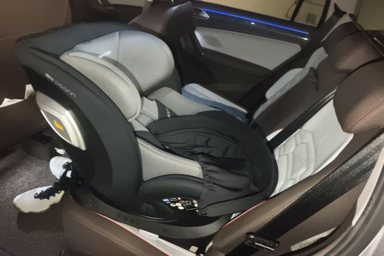 Used Volkswagen Tiguan L 2022 330TSI Automatic Two-Wheel Drive R-Line Flagship Edition Left Rear Seat