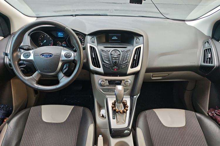 Used Ford Focus 2012 Sedan 1.6L Automatic Fashion Edition
