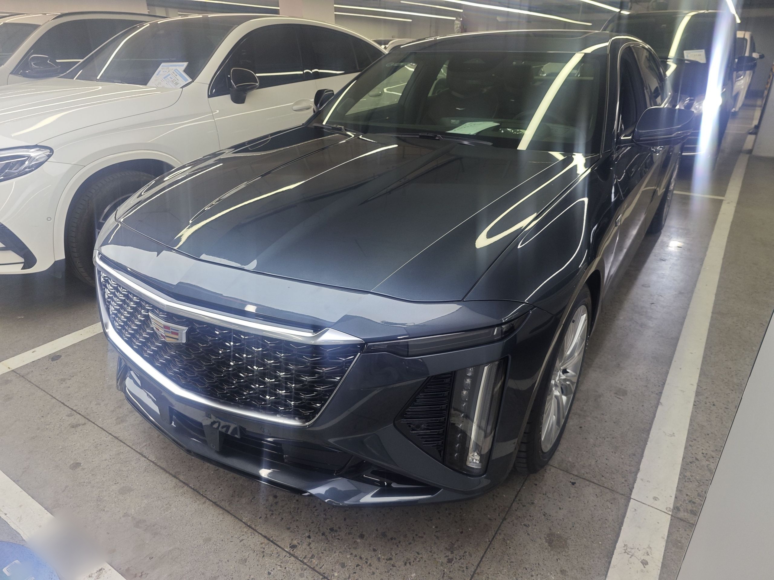 Под передней частью автомобиля