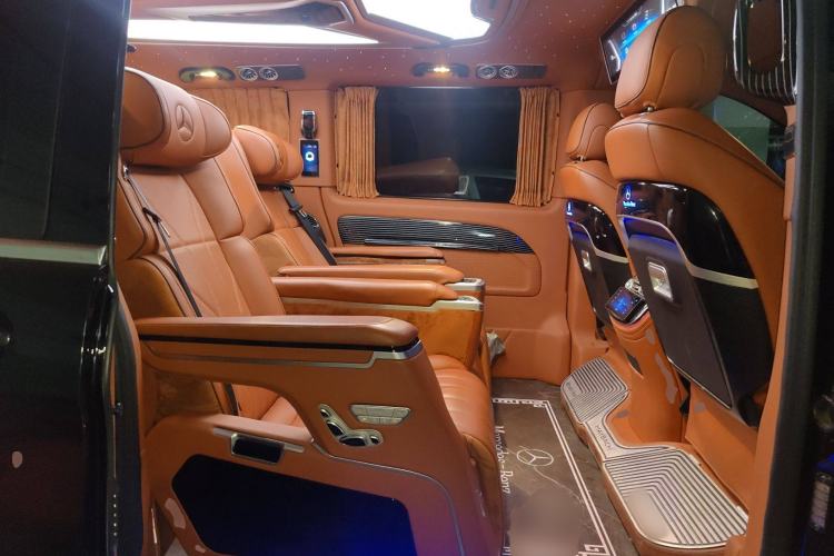 Used Mercedes-Benz Vito 2023 2.0T Elite Version 7 Seats
