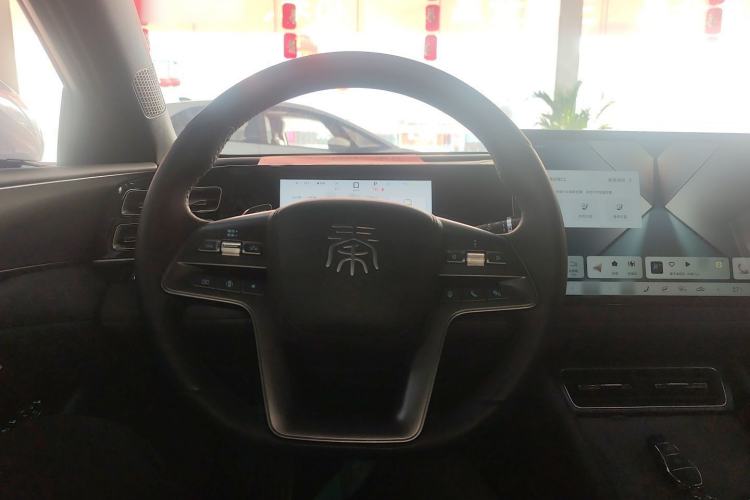 Used BYD Qin L 2025 DM-i Smart Drive 120KM Excellence Model
