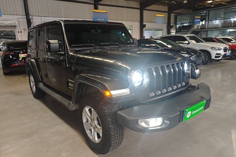 Used Jeep Wrangler 2019 2.0T Sahara Four-Door Brilliant Top Version China VI Emission Standard
