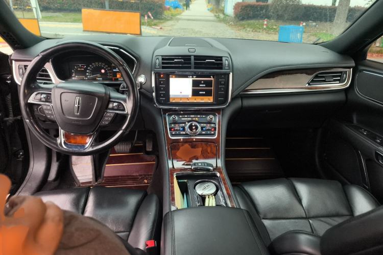 Used Lincoln Continental 2017 2.0T Two-Wheel-Drive Luxury Edition Center Console