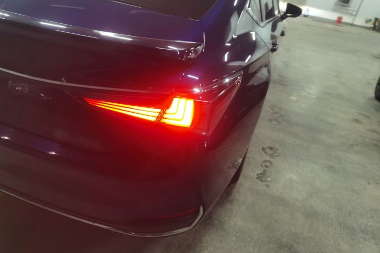 Used Lexus ES 2020 300h Premier Edition Exterior 3