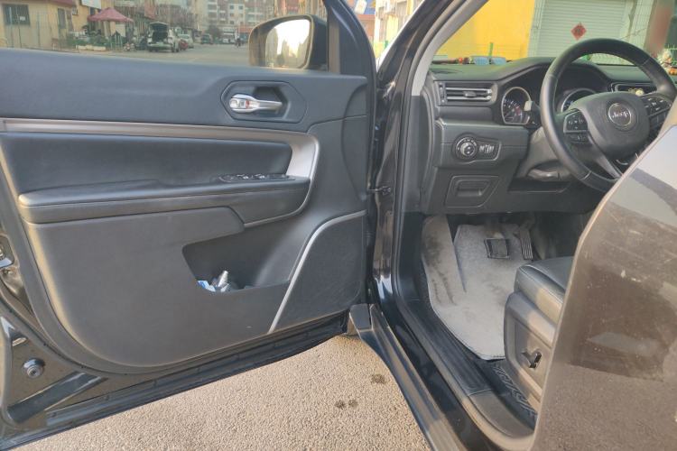 Used Jeep Commander 2018 2.0T Two-Wheel Drive Enjoy Edition China V