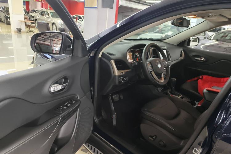 Used Jeep Cherokee 2016 2.0L Superior Edition