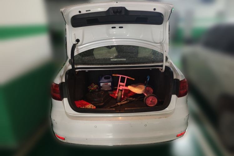 Used Volkswagen Sagitar 2017 1.6L Manual Comfort Model Trunk