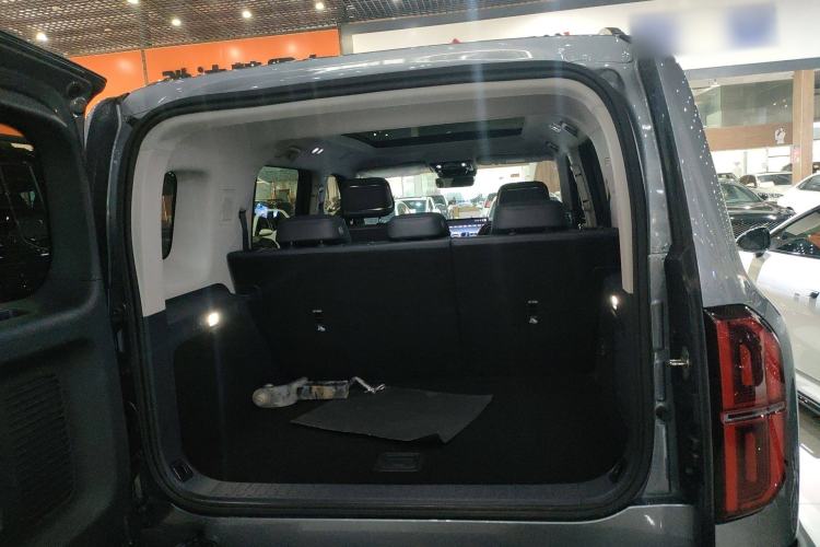 Used Formula Leopard Leopard 5 2023 Navigator Edition