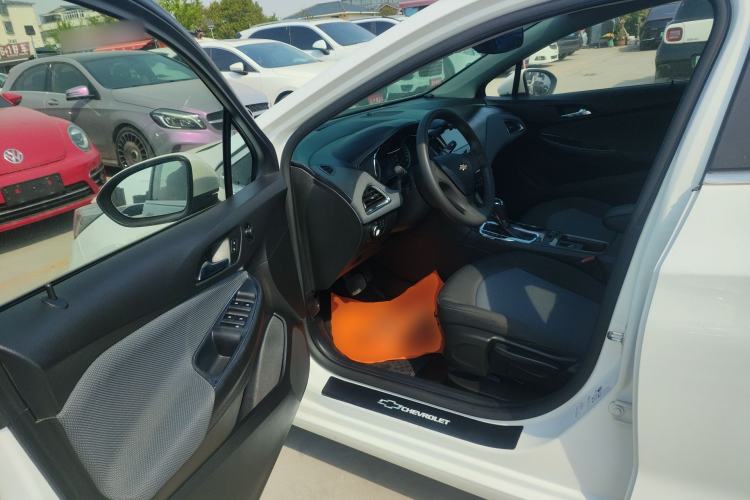 Used Chevrolet Cruze 2017 1.5L Automatic Pioneer Sunroof Edition Driver Seat