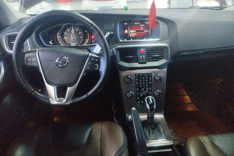 Used Volvo V40 2017 Cross Country T3 Zhiya Edition Center Console