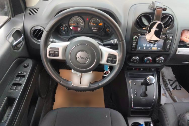 Used Jeep Compass 2014 2.0L two-wheel drive sport version Steering Wheel