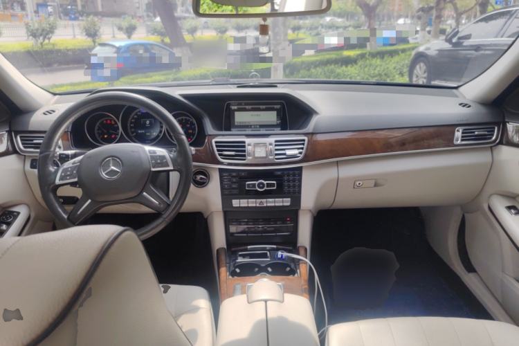 Used Mercedes-Benz E-Class 2015 E 200 L Center Console