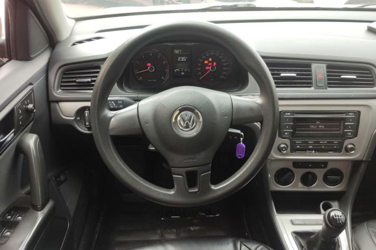 Used Volkswagen Lavida 2013 Revised Classic 1.6L Manual Fashion Edition Steering Wheel