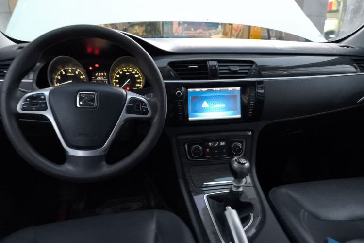 Used Zotye T600 2014 1.5T Manual Luxury Model Center Console
