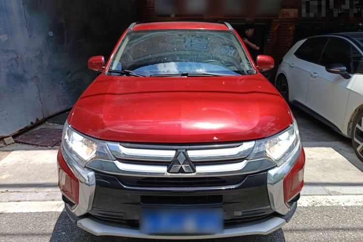 Used Mitsubishi Outlander 2016 2.0L Two-Wheel Drive Fashion Edition 5 Seats