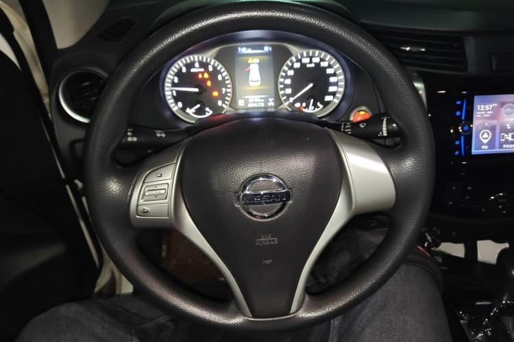 Used Nissan Terra 2018 2.5L Automatic 4x4 Luxury Edition Steering Wheel