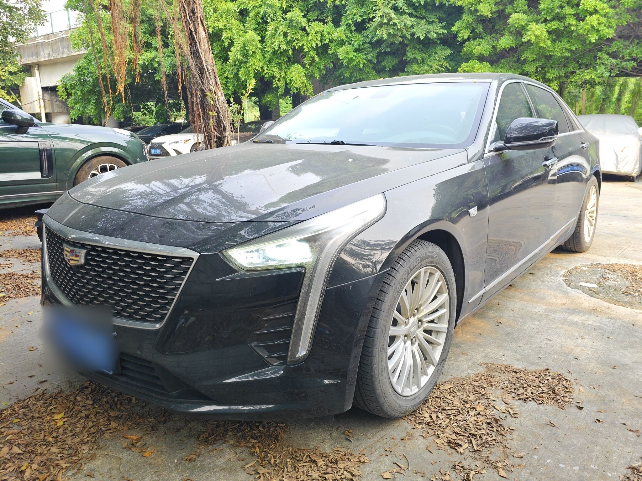 Под передней частью автомобиля