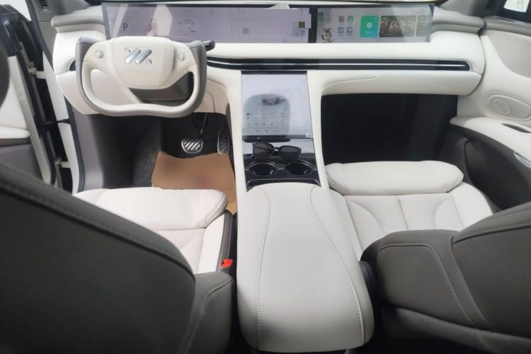 Used IM LS7 2023 90 kWh Elite Rear-Drive Version Center Console