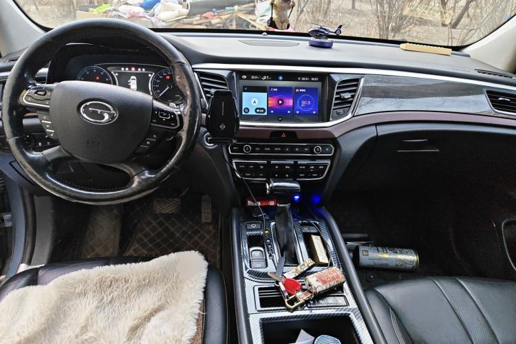 Used GAC Trumpchi GS8 2017 320T Two-Wheel Drive Luxury Smart Connectivity Version (7 Seats) Center Console